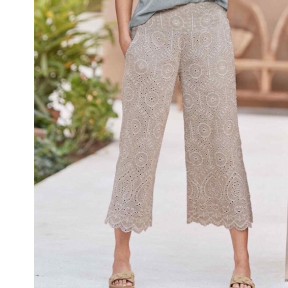 Sundance Catalog Beige Eyelet Menara Cropped Capri Pants Women's Size S Boho